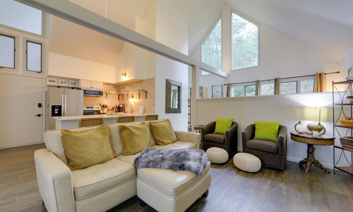 Sapphire Condo | 1/2 Mi to Skiing: Resort Getaway in Sapphire!