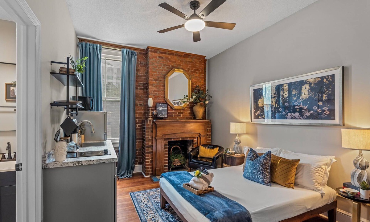 Olde Town Augusta Apartment | 1 bedroom, 1 bathroom studio apartment in Downtown Augusta. The sleeping arrangements for this unit is a full-sized bed.