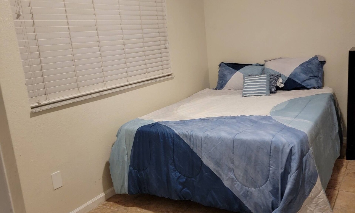 Riviera Beach Villa | 1 bedroom for you to enjoy.