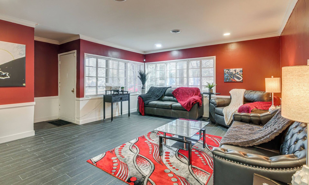 Whitehaven House | 1 Mi to Graceland: Quiet Home w/Private Yard