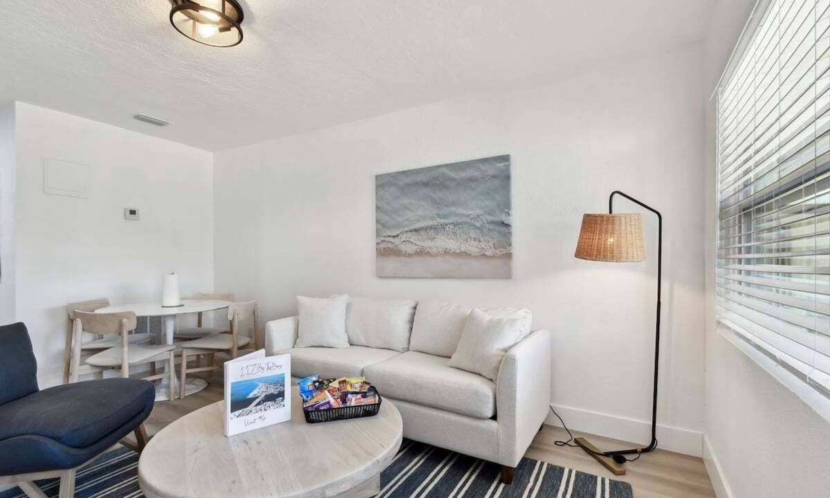 Treasure Island Apartment | 117 127th Ave E Unit 6