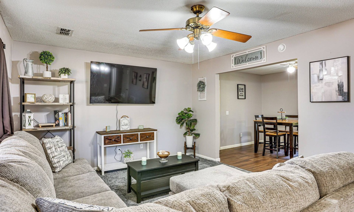 Pooler House | 12 Mi to Dtwn Savannah: Remodeled Family Getaway!