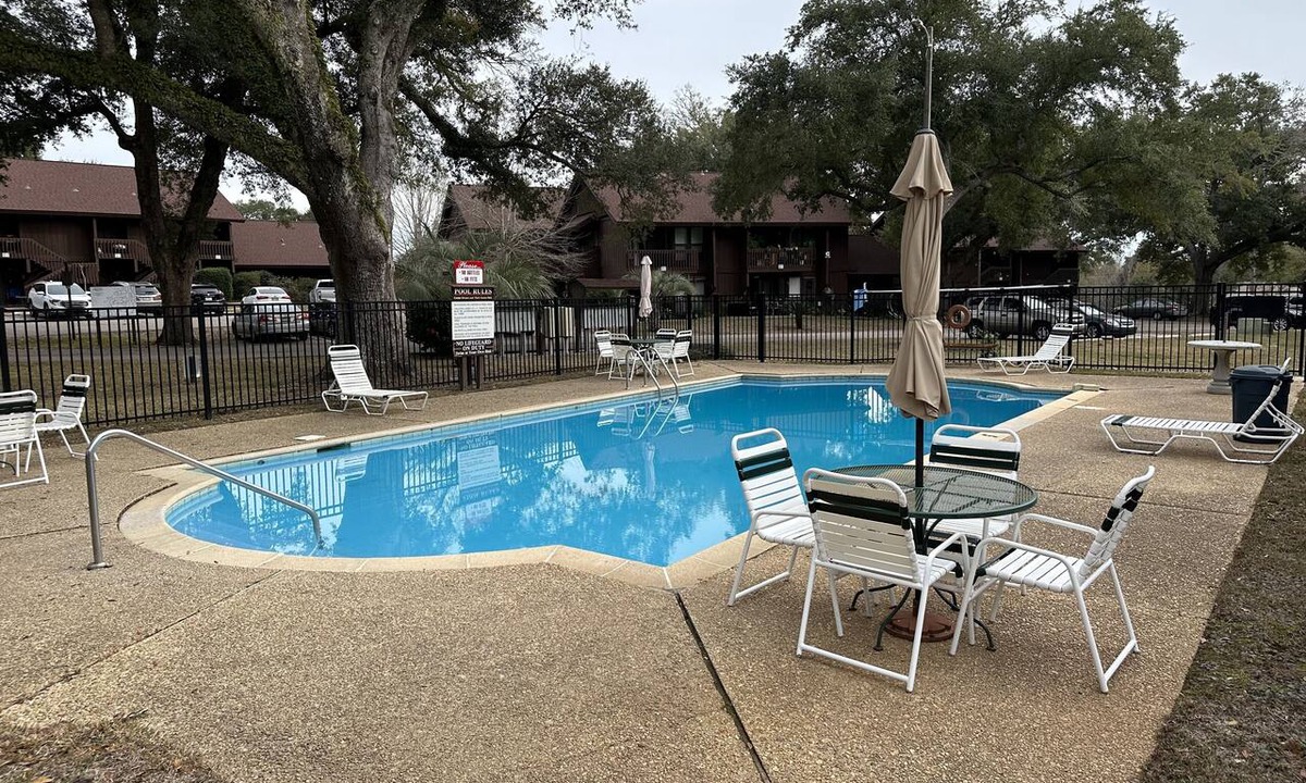 Diamondhead Condo | 1st Floor 1BR/1BA Condo w/Pool: Golf, Swim & Casino nearby! Sunshine Oaks