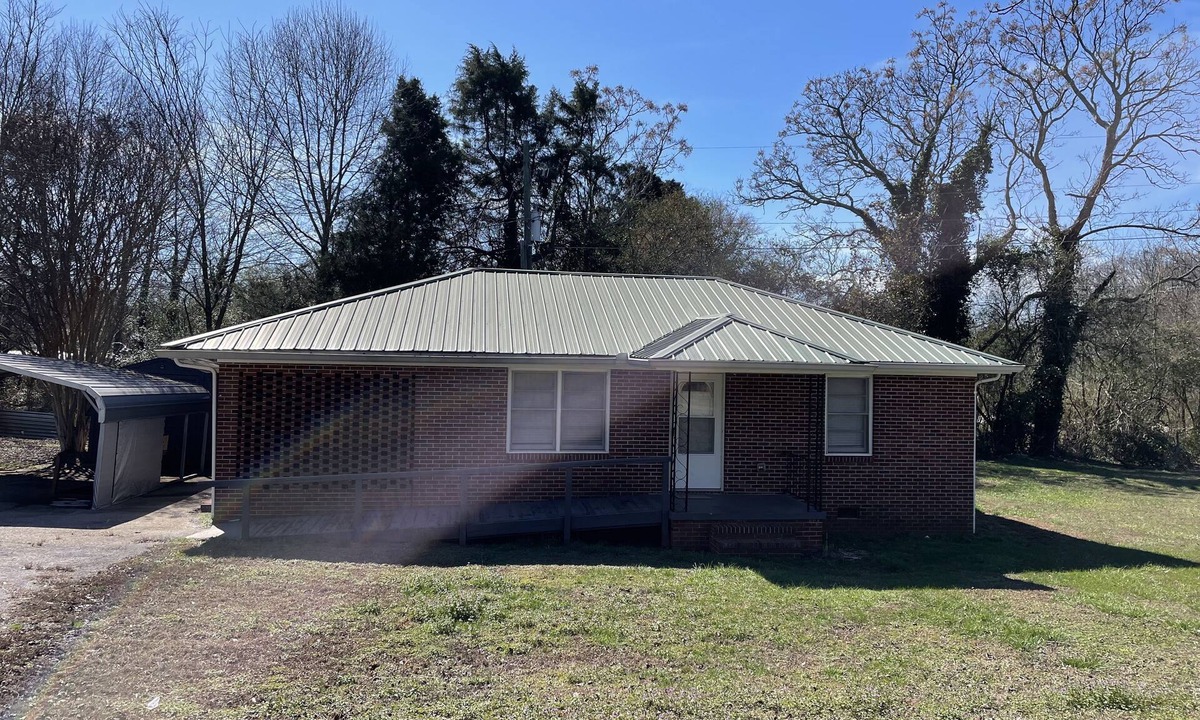 Nicholson Cottage | 2 Bed 1 Bath Cottage, Full Kitchen, 20 min to Athens or Commerce