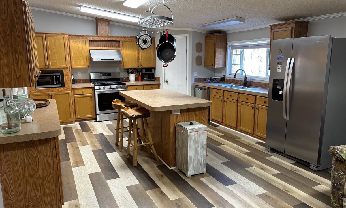 Crawford County House | 2-bedroom house with Pool, Fort Valley GA with AC and charm Quiet Country Life!