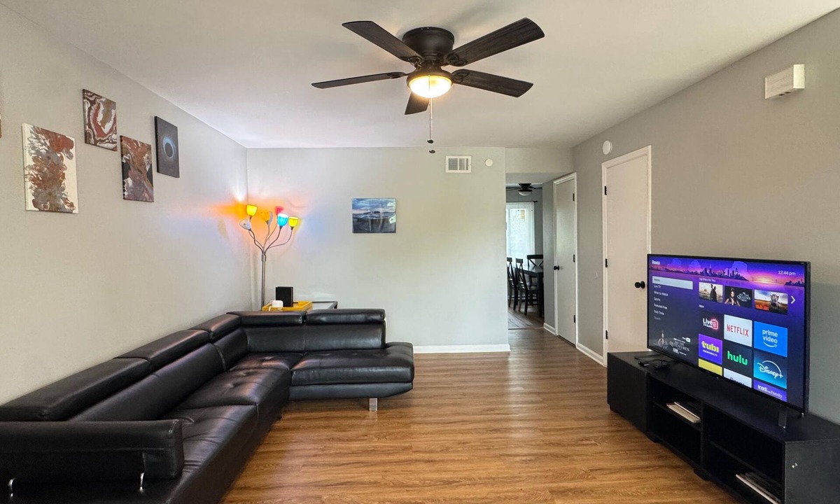 Sharonbrook House | 2-bedroom townhome for 6 guests