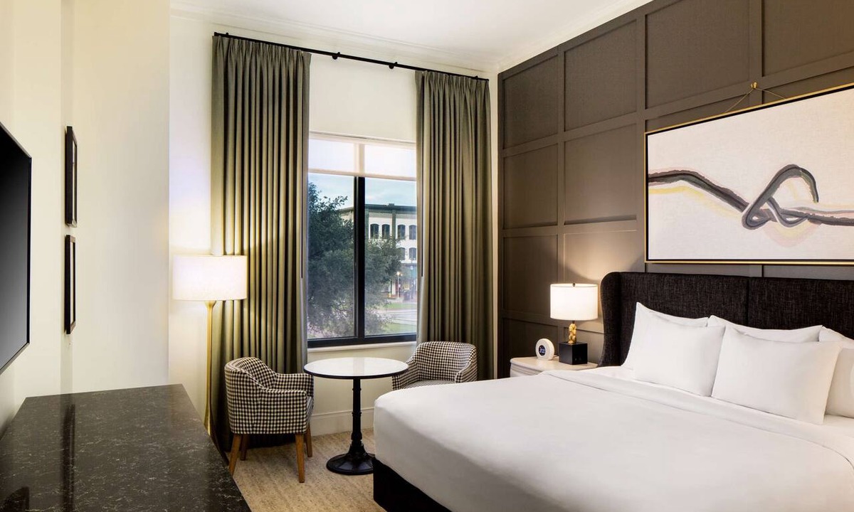 Historic District - North Hotel | 2 Connecting Suites at a 4⭐️ Hotel