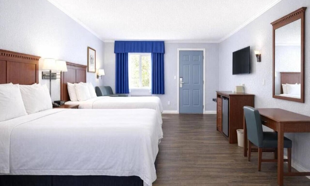 Antioch Hotel | 2 Double Beds Accessible