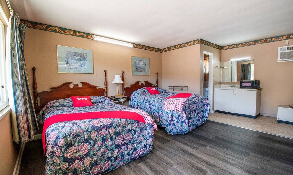 Calhoun Apartment | 2 Full Bed|Smoking|Calhoun GA