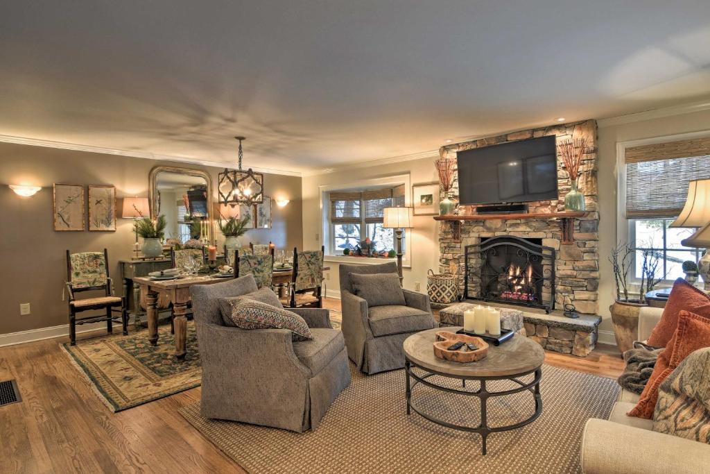 Mirror Lake House | 2 Living Areas + Fireplace: Mirror Lake Cottage!