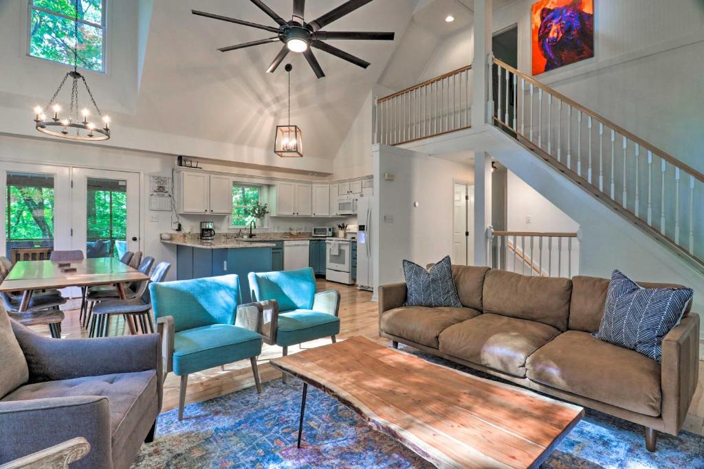 Sapphire House | 2 Mi to Sapphire Resort: Home w/Hot Tub & Games!