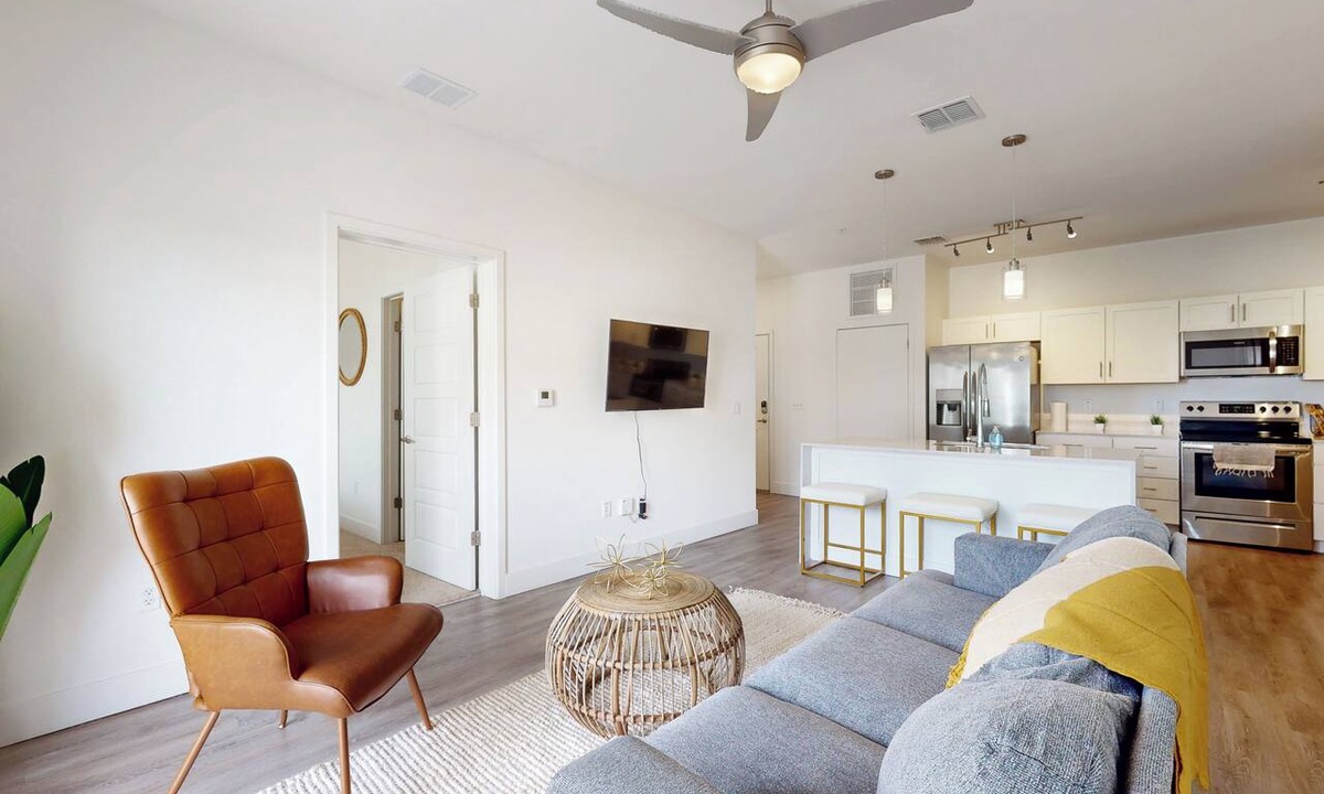 Gainesville Condo | 2 Mi to UF Campus! Modern Luxury Apt w/Pool