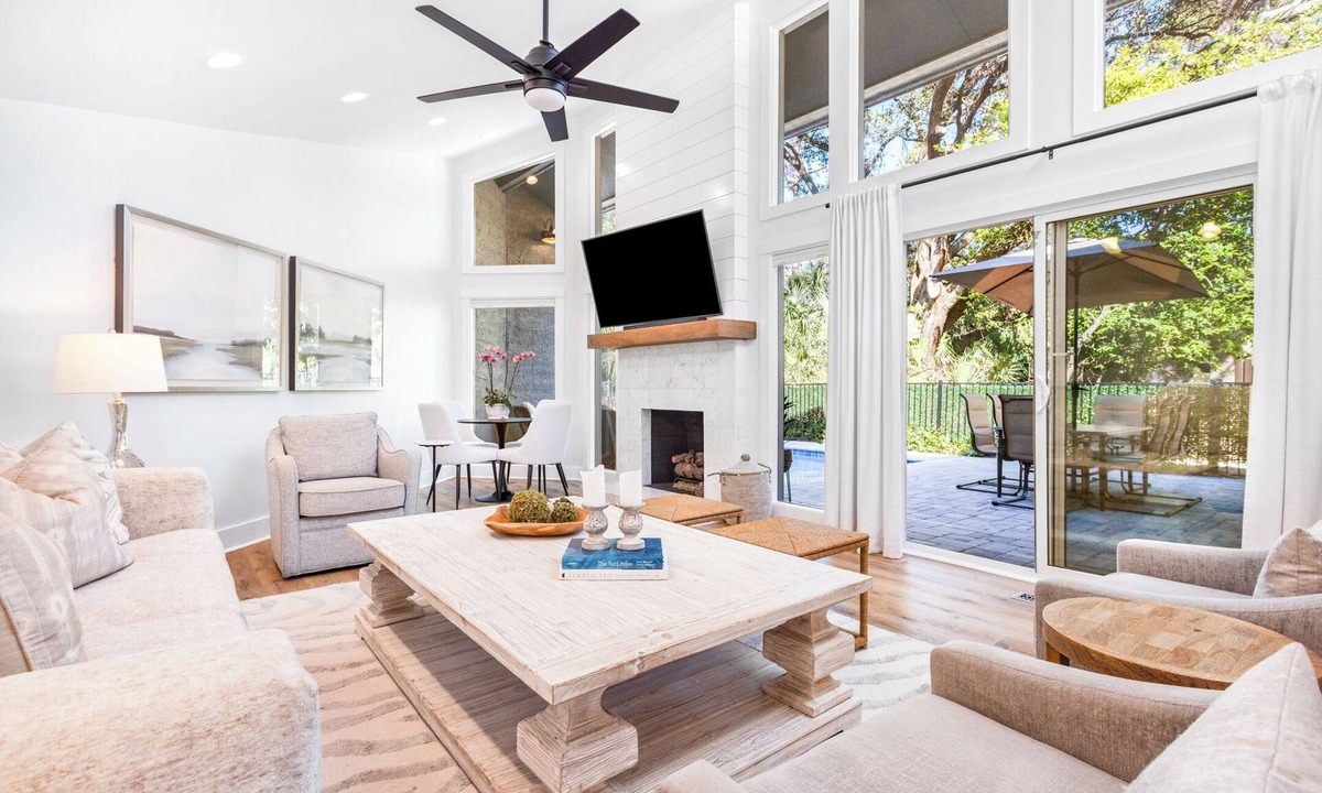 South Beach House | 2 Min Walk to Beach, Fenced Yard and Heatable Pool!