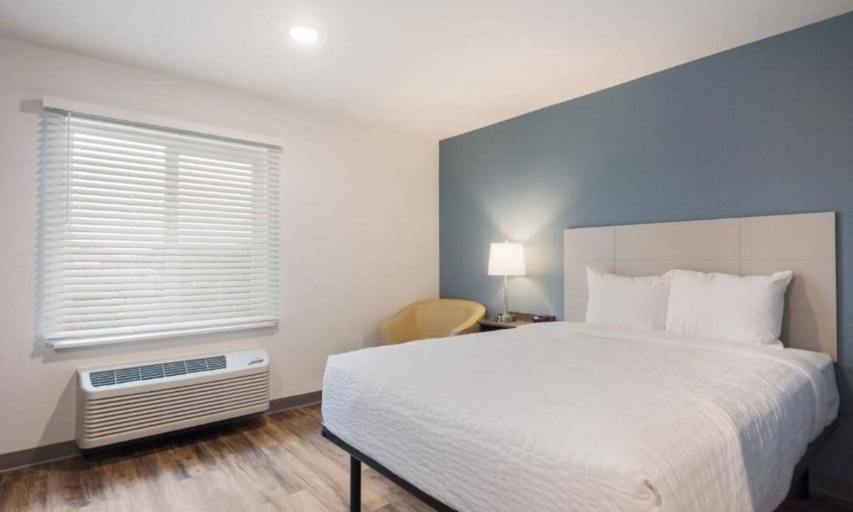 Newnan Hotel | 2 Queen Suites w/Kitchen | Pet-friendly & Laundry