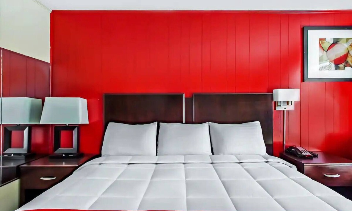 Ridgeland Hotel | 2 Spacious King Room Perfect for Budget-Friendly Getaways