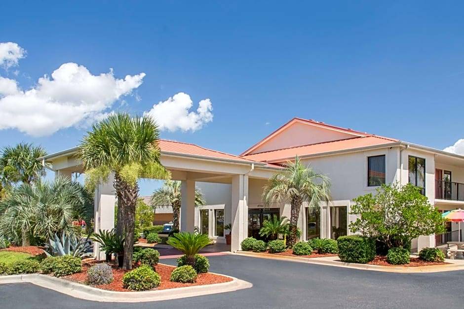 Navarre Hotel | 2-Star Hotel ∙ Days Inn & Suites by Wyndham Navarre Conference Center