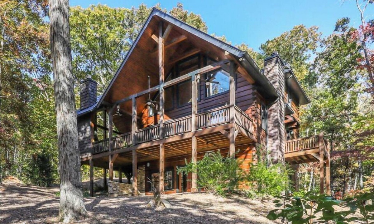 Tate Cabin | 2000 sf Luxury Cabin on 4 Wooded Acres w/Stream and Pond - Pet/Handicap Friendly