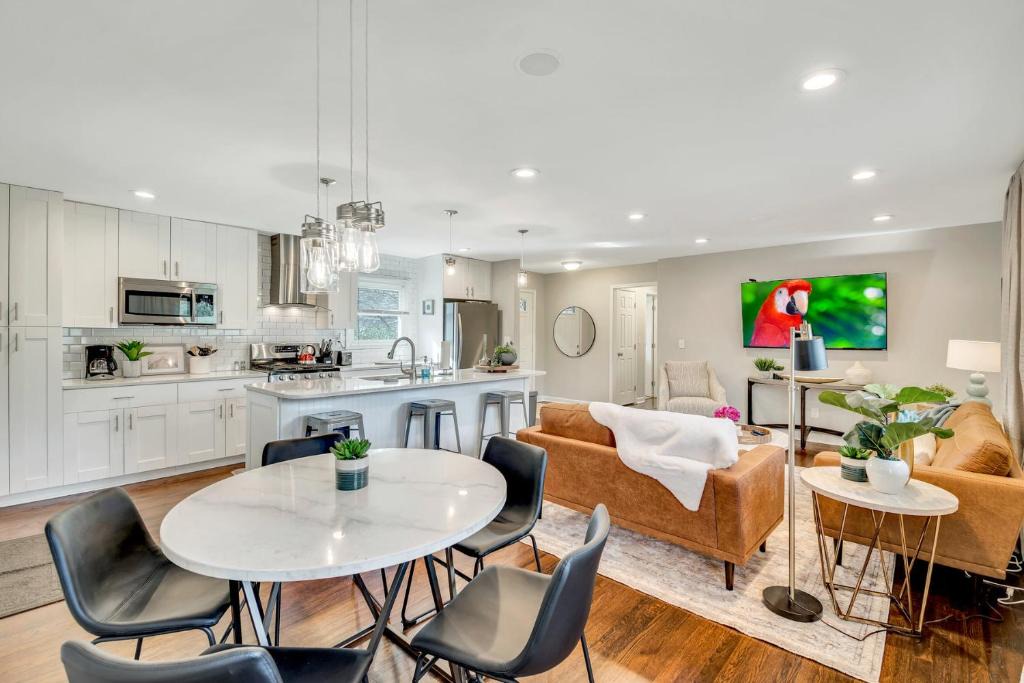 Smyrna House | 2051 Harwinor Road Southeast
