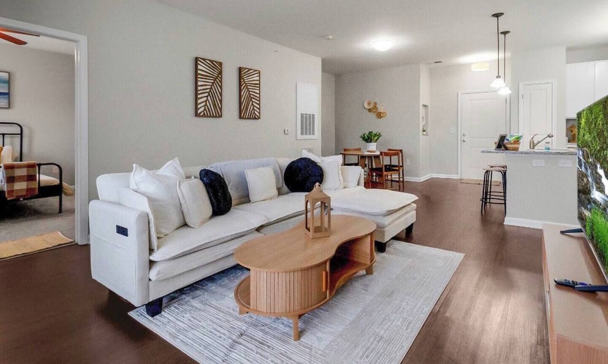 Ashbrook - Clawson Village Condo | 2BR/2BA Luxury | Walkable + Parking | PET Friendly