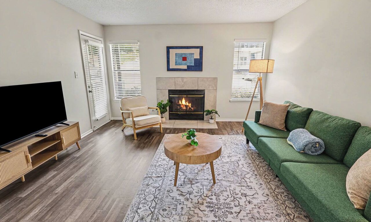 Vestavia Hills Apartment | 2BR Great for Mid/Long Stays - King Bed/Pool/Gym/Family Friendly