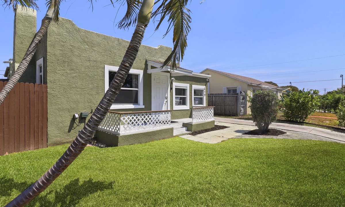 Parker Ridge House | 3 BD w/Parking and Shared Yard - Palm Wave Stays