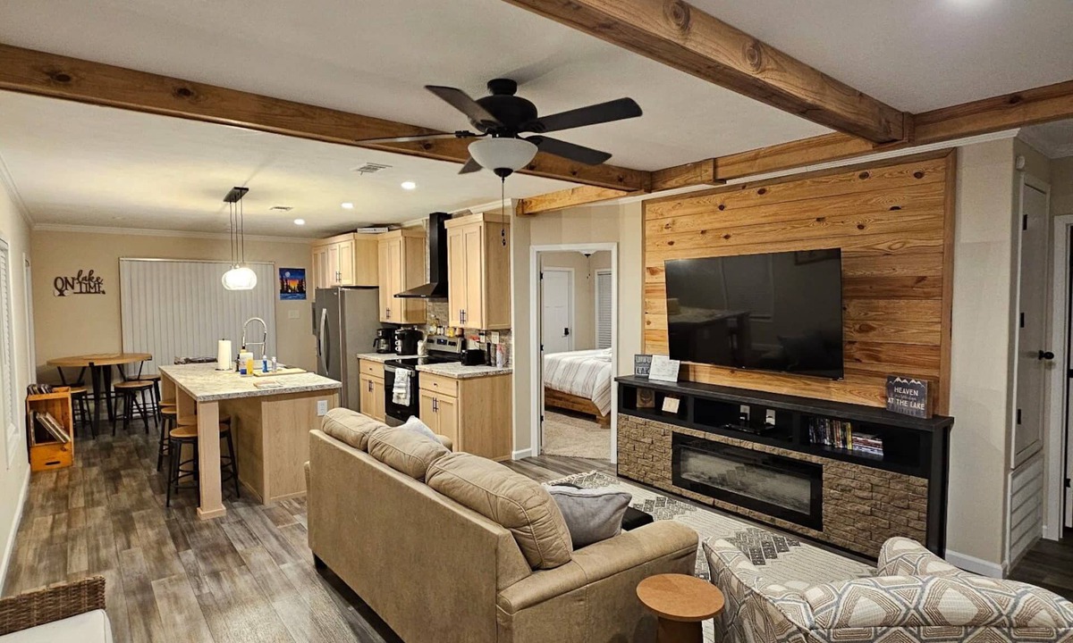Seneca House | 3 Bedroom/2 Full Bath House in Seneca, SC. 4 miles from Clemson Campus!