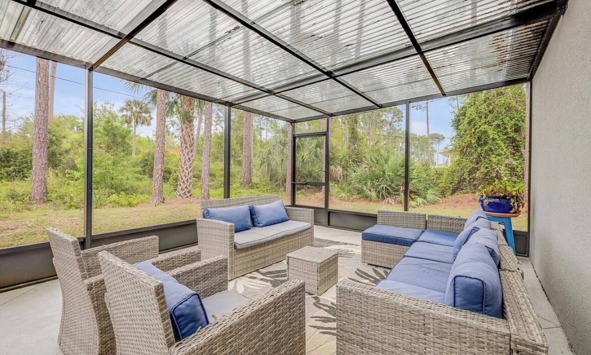 Florida Shores House | 3-Bedroom Escape By The Sea with AC and Beautiful Private Covered Lanai