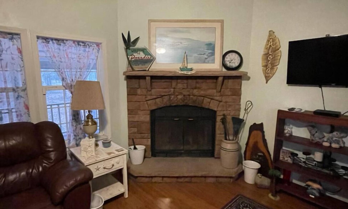 Mayo House | 3-bedroom house in nice Mayo with cool AC and cozy vibes. Secluded with wildlife