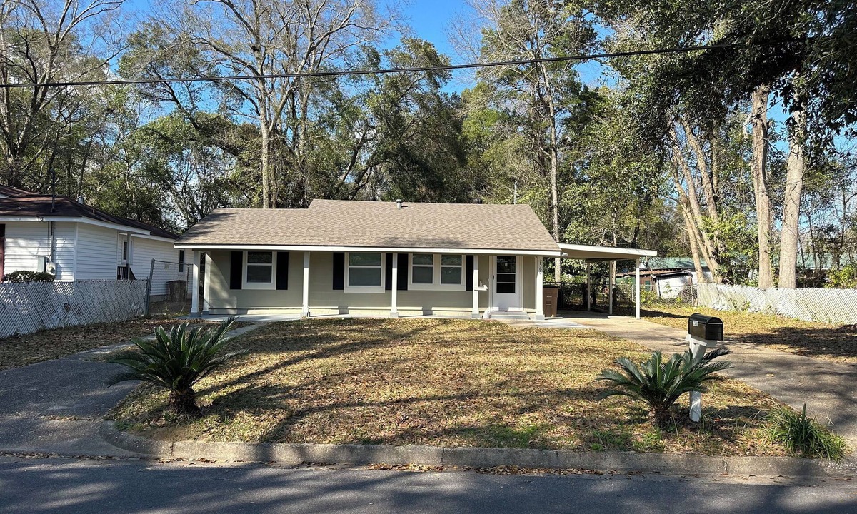Mobile House | 3-bedroom spacious house in peaceful Mobile.