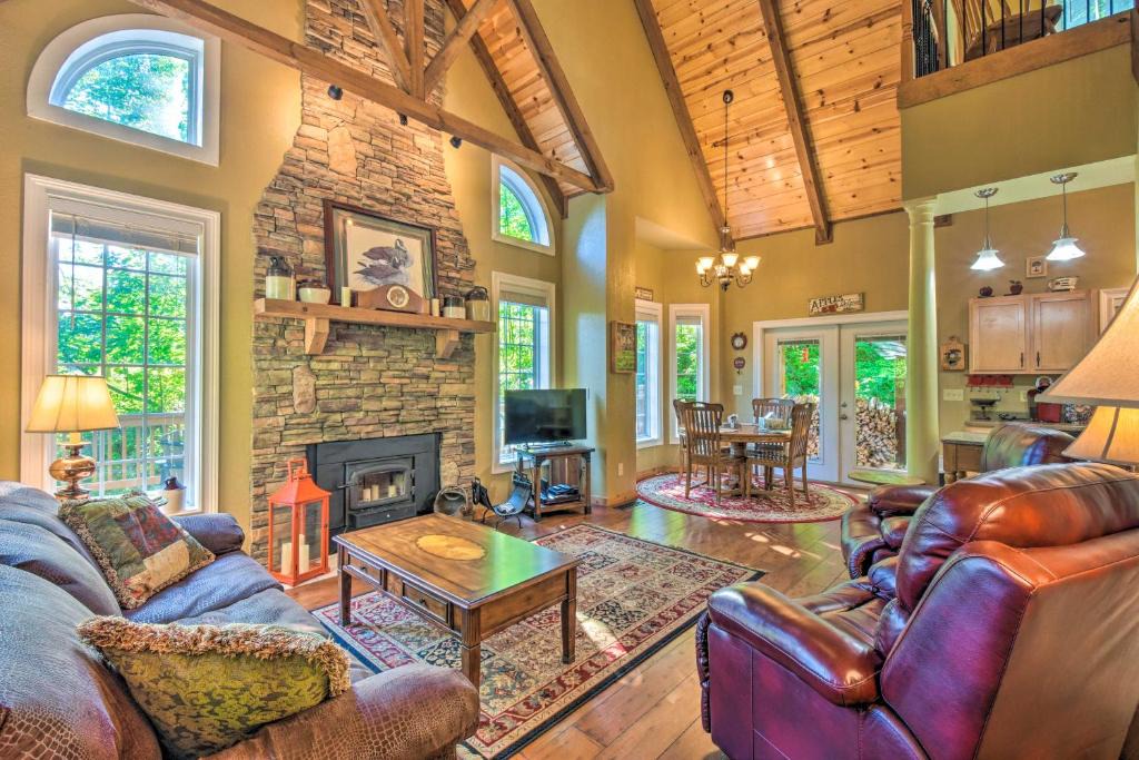 Hayesville House | 3 Mi to Museums: Smoky Mountains Cabin w/Deck