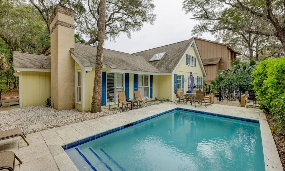 North Forest Beach House | 3 Night Hawk: 4th Row Beach Cottage. Private Pool, Free Bikes. Dogs OK, Fence