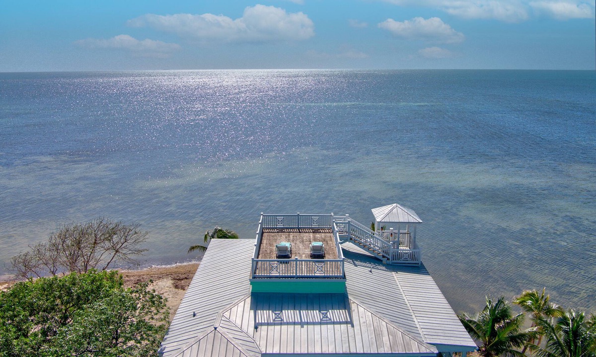 Coupon Bight Aquatic Preserve House | 300’ Private Beach, Pool & Rooftop w Panoramic Ocean Views