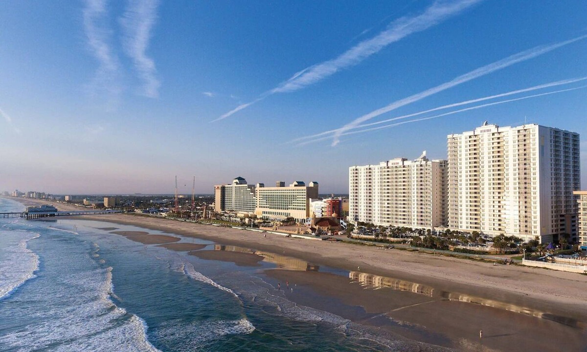 Smith's Memento Resort | 3BD/Daytona - Beach, Pools, Lazy River, Bar, Slides