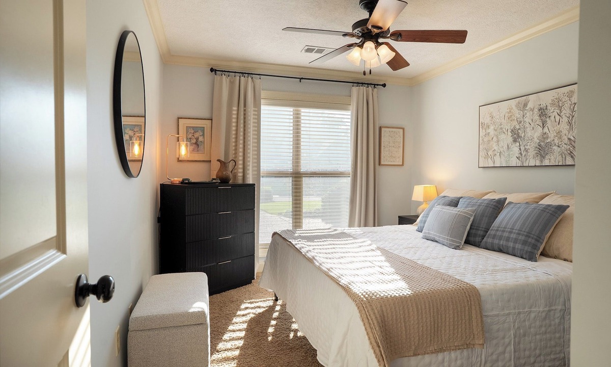 Jackson House | 3BR 2BA Cozy Home Fenced in Backyard Quiet Neighborhood Pets Welcome
