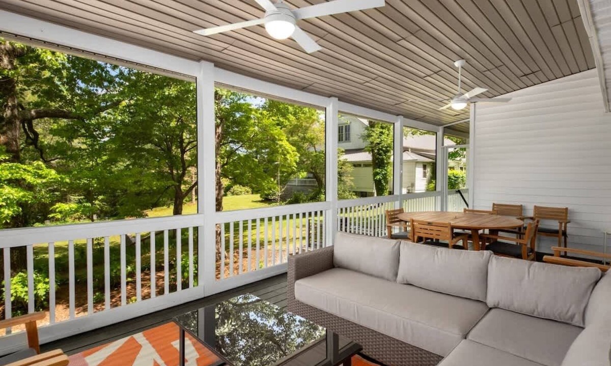 Saluda House | 3BR Cottage w/Epic Patio | Walk to Town+Free Tix