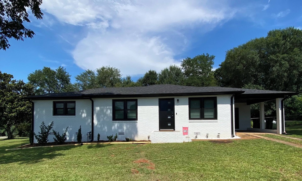 Athens House | 3BR Cozy Dawg Retreat Newly updated close to downtown Athens and Firefly trail.