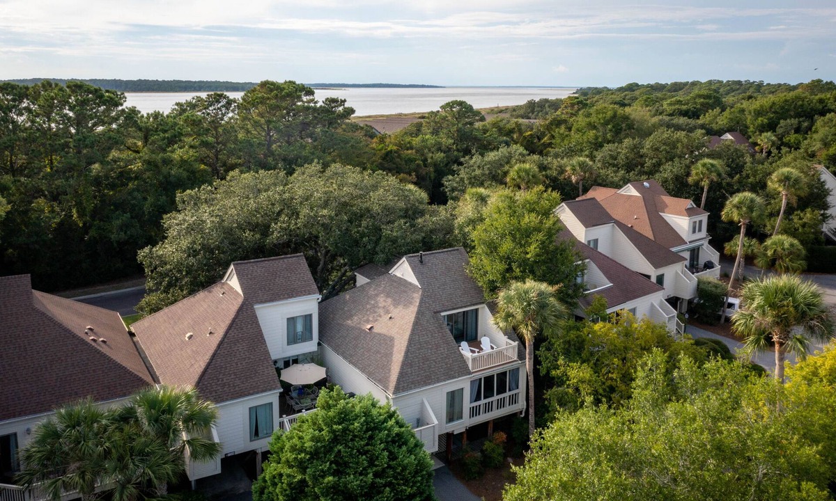 Spinnaker Beachhouses Villa | 3BR End Unit Spinnaker w/Beach Boardwalk Access Across Street! Amenity access included!