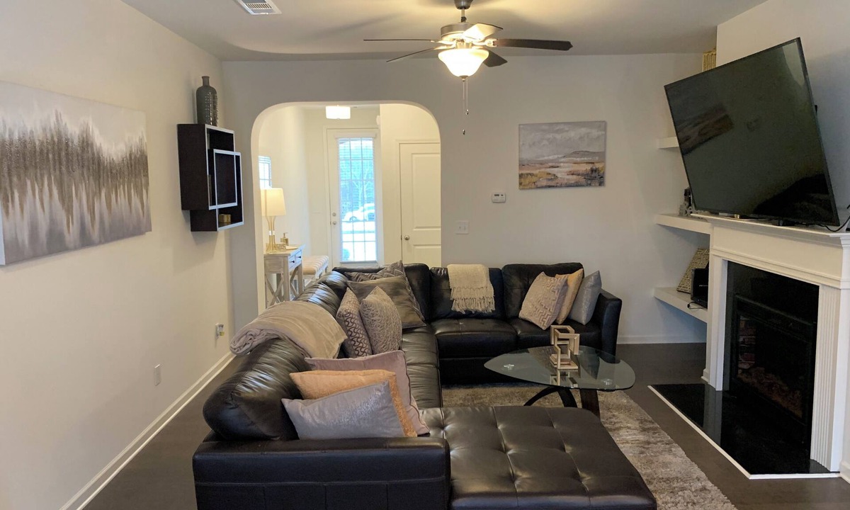 Belmont House | 3BR Family Retreat 20 min to Downtown Atlanta Quiet & Fully Equipped Stay