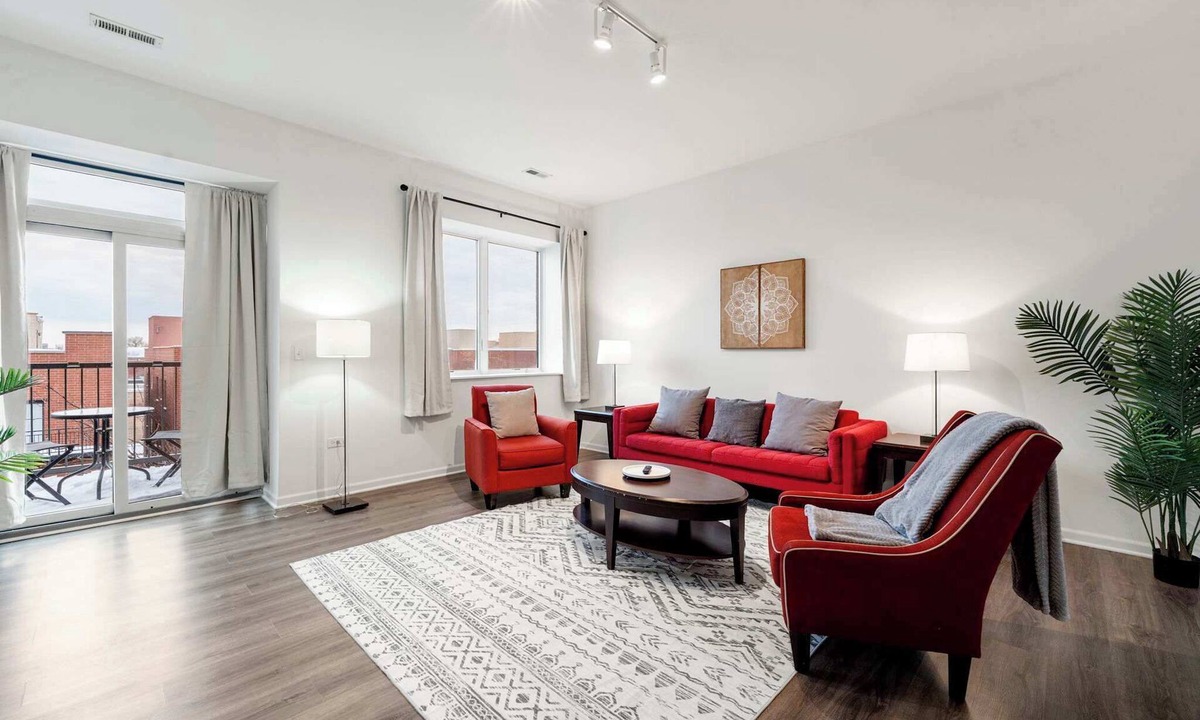 Near South Side House | 3BR · Steps from McCormick · Balcony & Gym