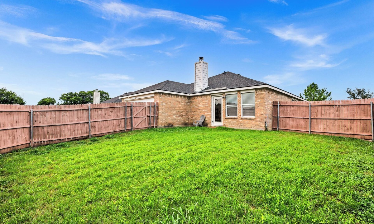 Lancaster House | 4 Bedroom 2 Bath, Workspace, King Bed, Pets OK