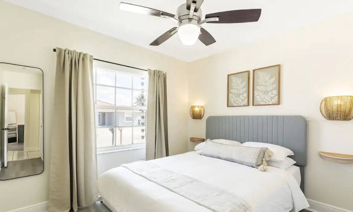 Richmond West House | 4 Bedroom Cozy Farmhouse w/ 2 Ensuite Bedrooms