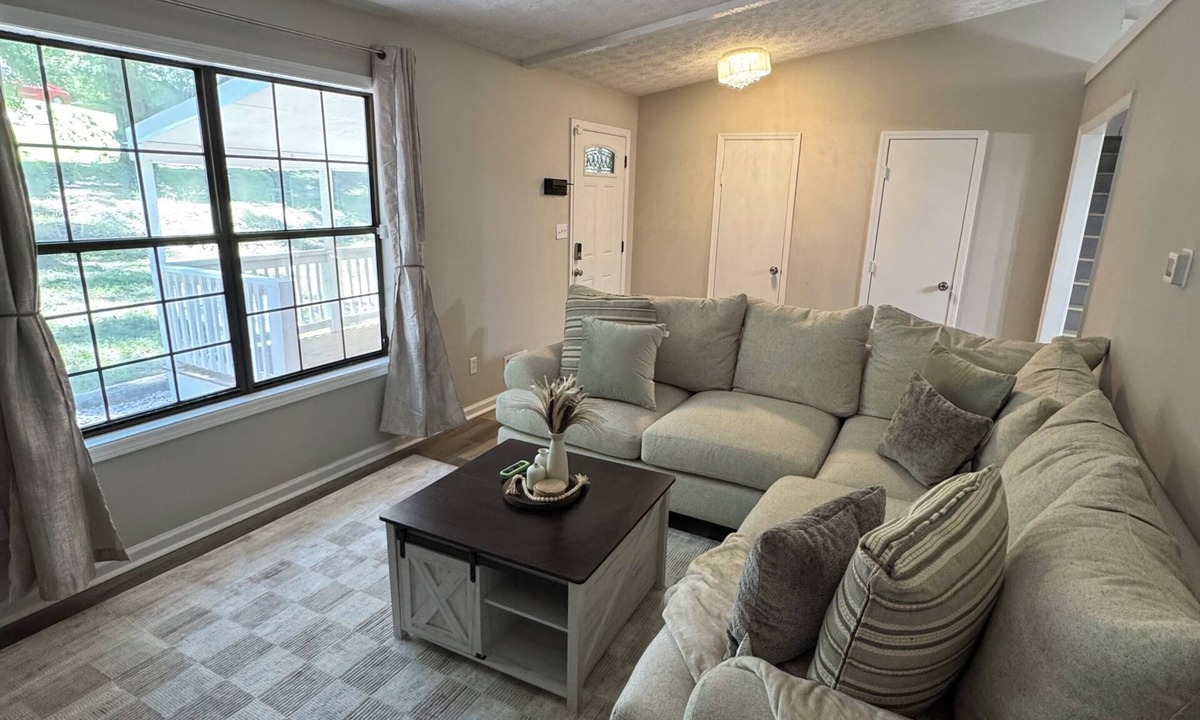 Jonesboro House | 4-bedroom welcoming getaway in Jonesboro Ga