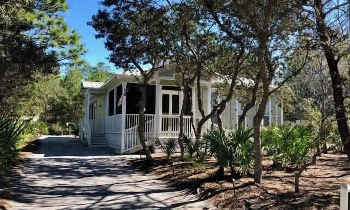 Seagrove Beach House | 4 FREE bikes, Community Pools, Tennis-Beach Chairs
