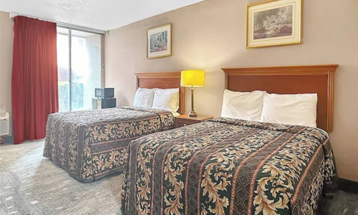 Whitehaven Hotel | 4 Relaxing Rooms Near Elvis Presley's Graceland - Your Peaceful Retreat