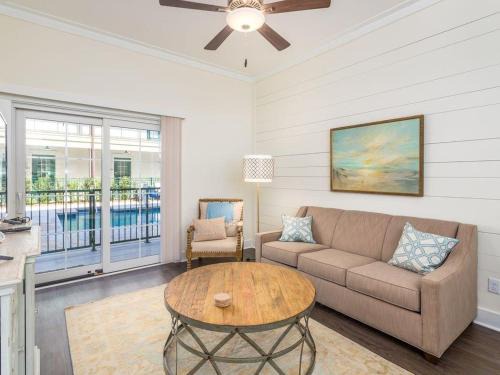 King City House | 400 Ocean King Poolside Suite