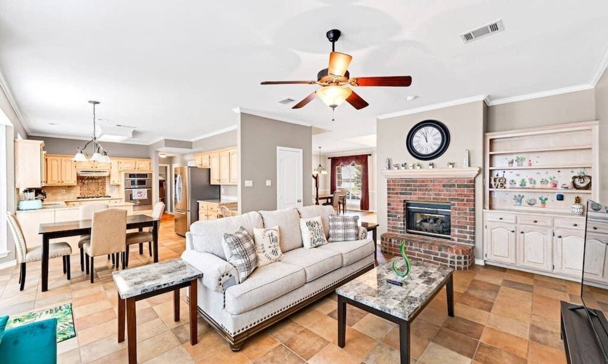 Grapevine House | 4BR, 2.5BA, sleeps 10, Carroll ISD