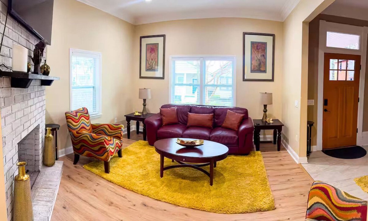 Thomas Square House | 4BR Historic Savannah w/Parking & Patio