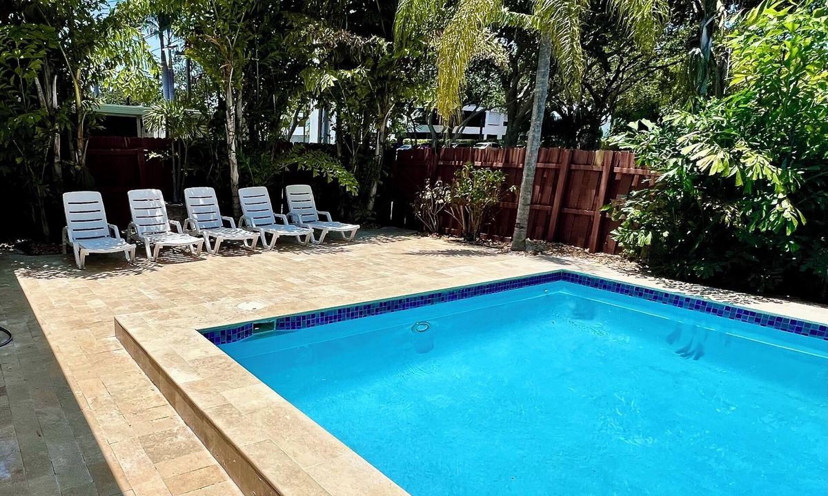 Hollywood Lakes House | 5/3 for 10-Heated Pool-Covered Patio-1M to Beach
