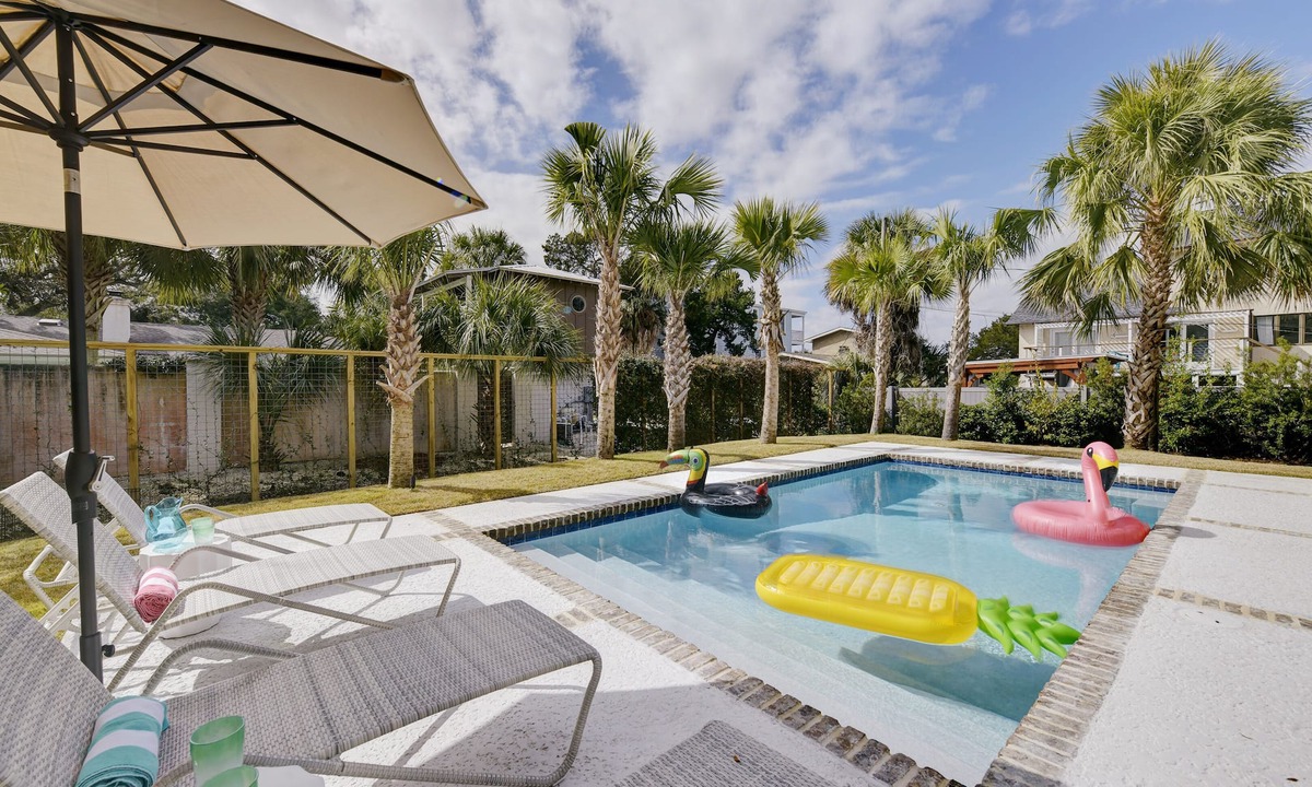 East Beach House | 5 bedroom East Beach house with Pool