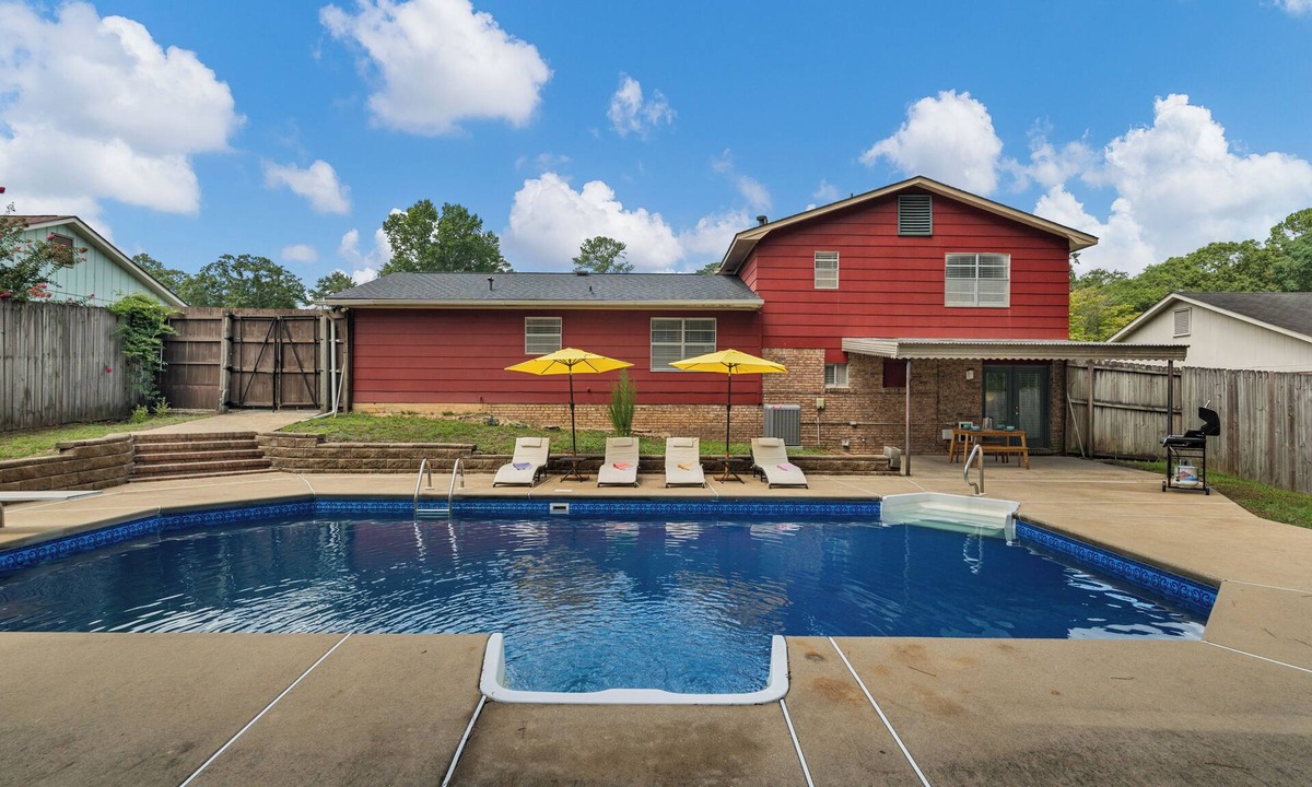 Fortson House | 5 Bedroom Paradise Escape with Huge Pool, BBQ, Arcade and Playset